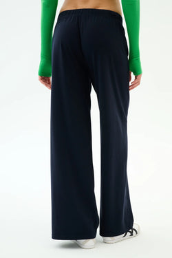 Brynn Airweight Pant: Indigo