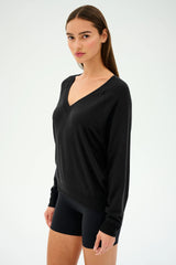 Bennie Fleece V-Neck Sweatshirt: BLACK