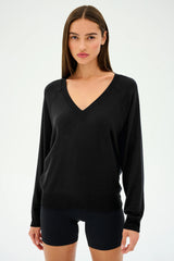 Bennie Fleece V-Neck Sweatshirt: BLACK