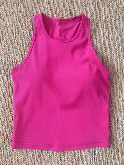 Pose Plyo Tank: Dragonfruit